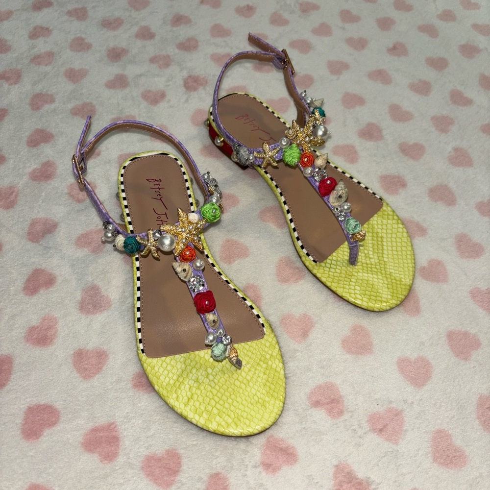 Betsey Johnson Rhianna Sandal seashell size 7 NWOB - Picture 2 of 6